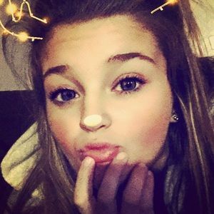 Meet your Posher, Chloe